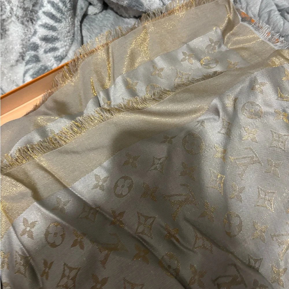 Louis Vuitton Metallic Monogram Scarf in Silver and Gold - Picture 5 of 7